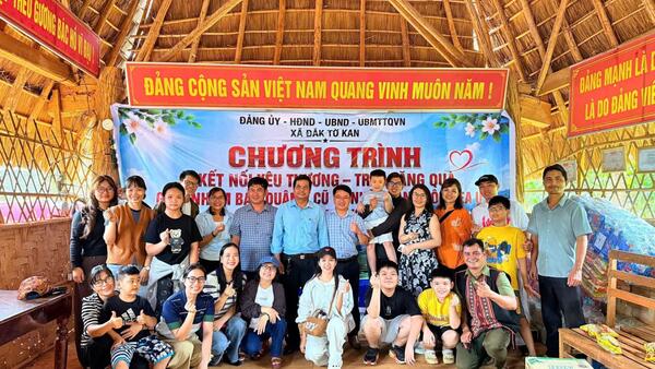 💝 CHƯƠNG TRÌNH "KẾT NỐI YÊU THƯƠNG" – TRAO TẶNG QUÀ GIỮA NHÓM BẠN QUẬN 2 CŨ VÀ NHÂN DÂN THÔN TEA UYN & THÔN TEA KAN.